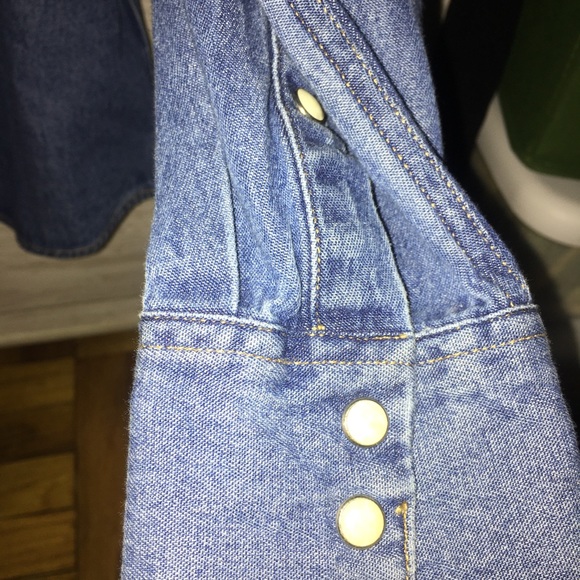 SOLD!! Wrangler Icons Men’s Denim Shirt. Blue - Picture 4 of 4